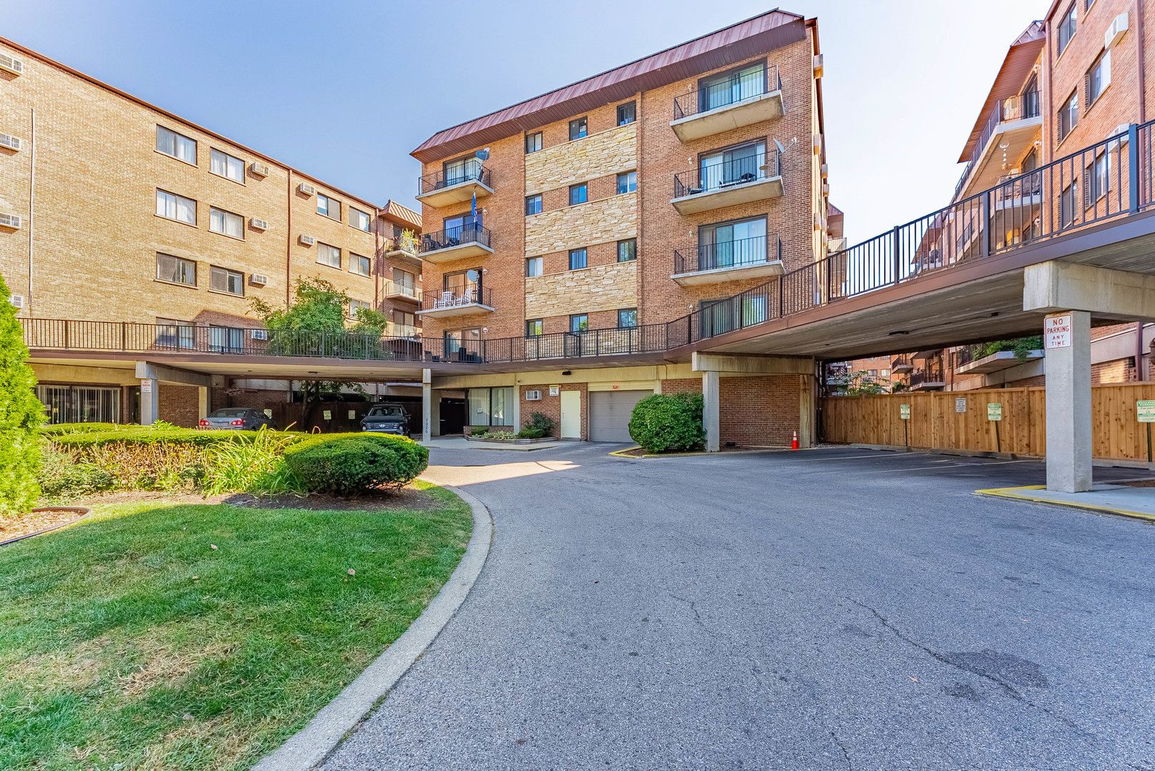 2325 N NEVA Avenue #404B — Chicago, IL 60707