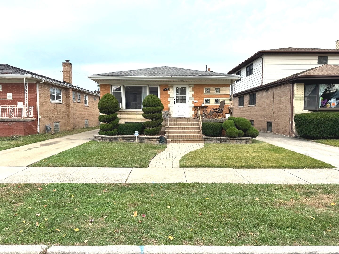 8737 Richmond Avenue — Evergreen Park, IL 60805