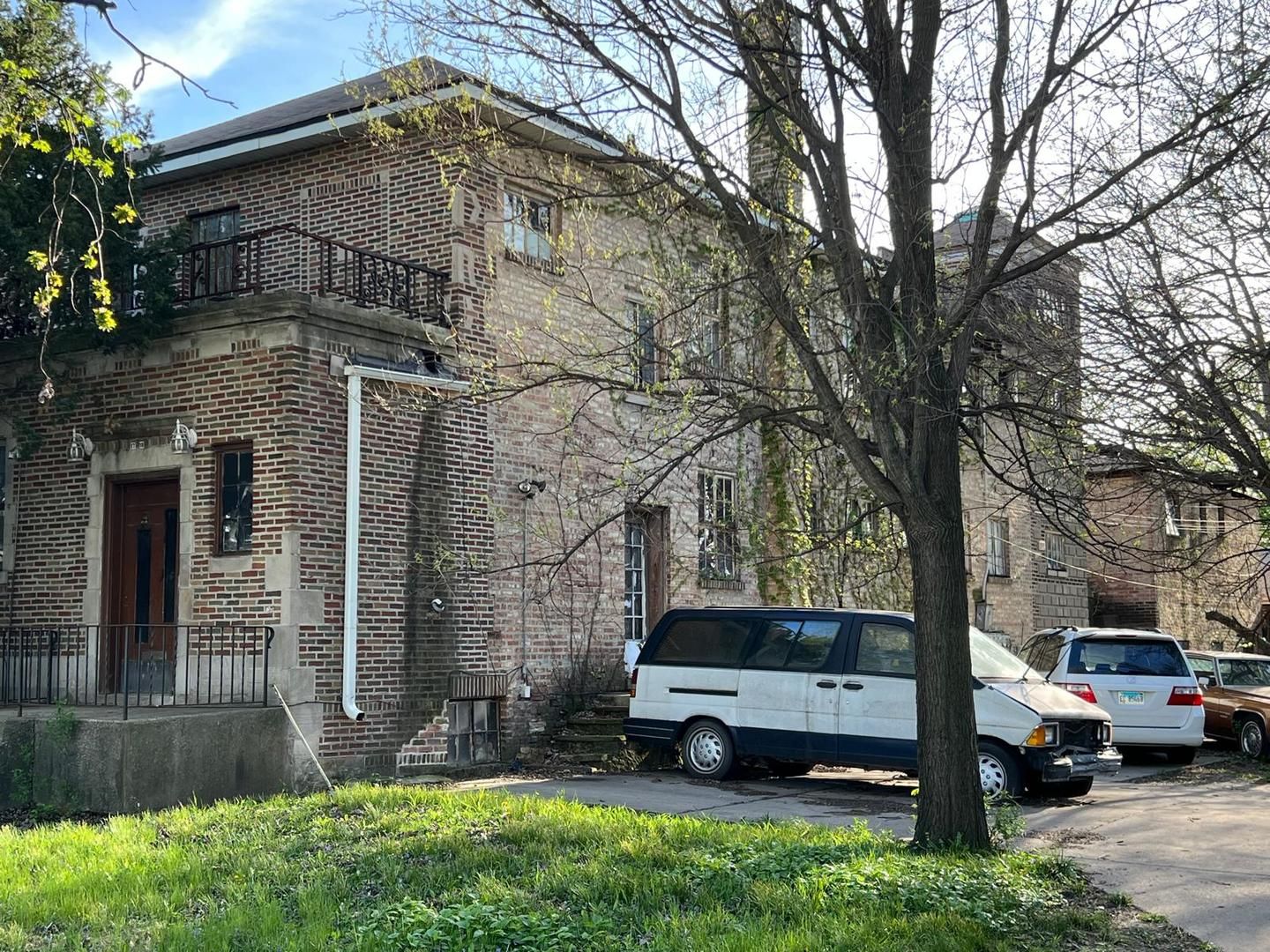 1718 S 6th Avenue — Maywood, IL 60153