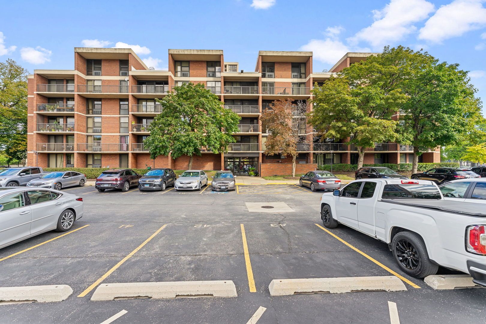 2941 S Michigan Avenue #407 — Chicago, IL 60616