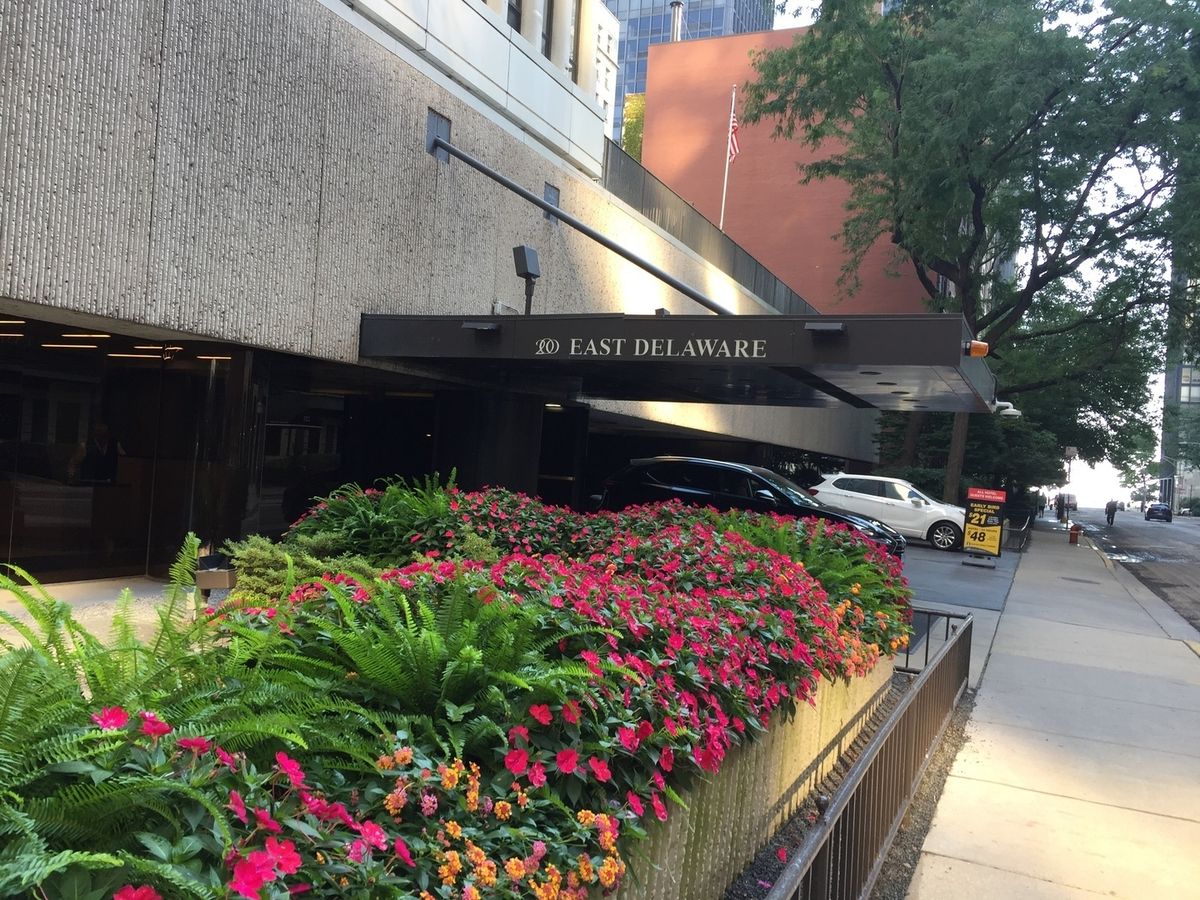 200 Delaware Place, Chicago, IL 60611