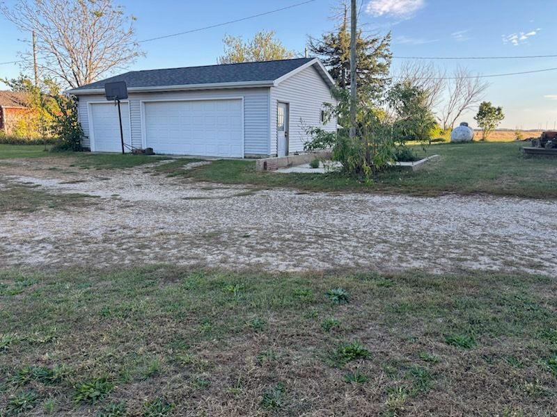 3940 E 20th Road, Serena, IL 60549