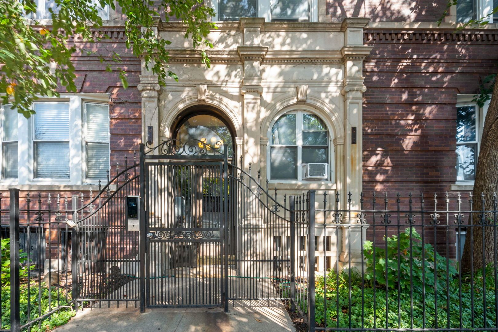 1424 E Hyde Park Boulevard #2 — Chicago, IL 60615