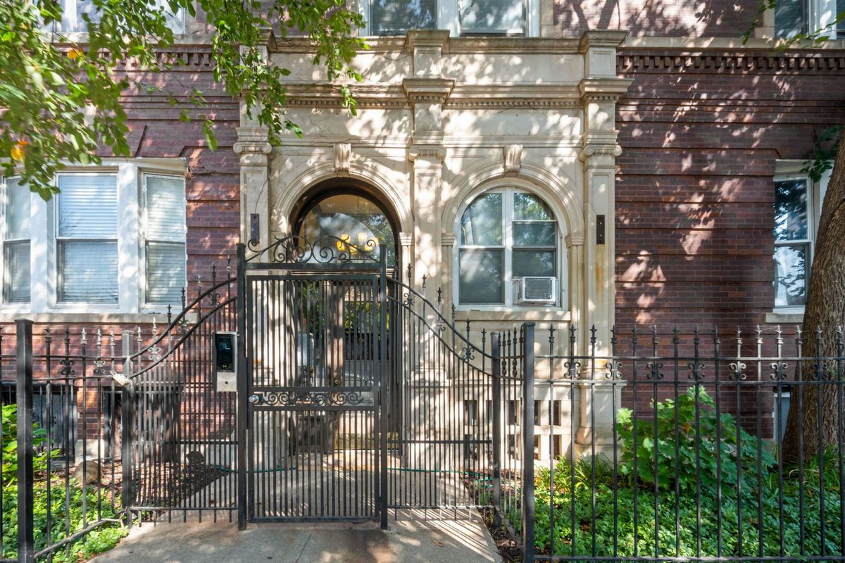 1424 Hyde Park Boulevard, Chicago, IL 60615