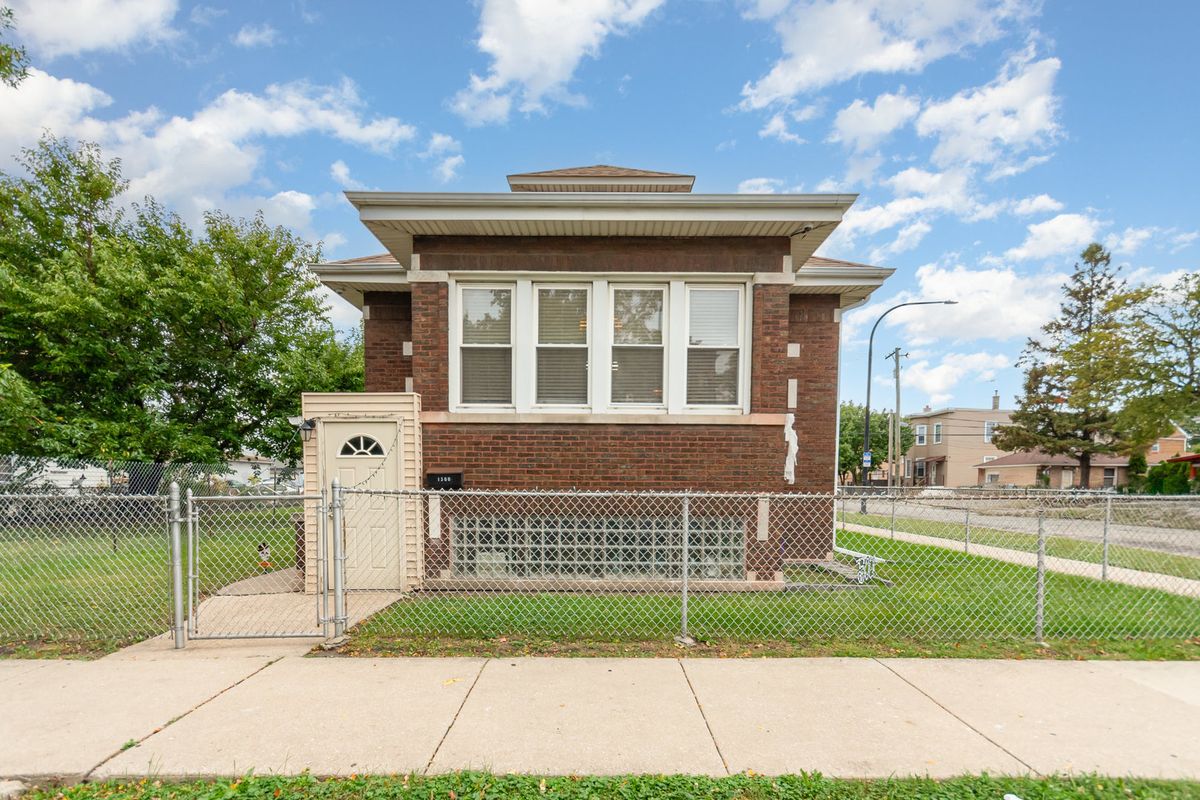 1300 49th Avenue, Cicero, IL 60804