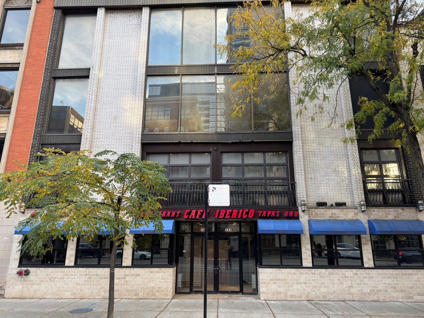 737 N LaSalle Street — Chicago, IL 60654