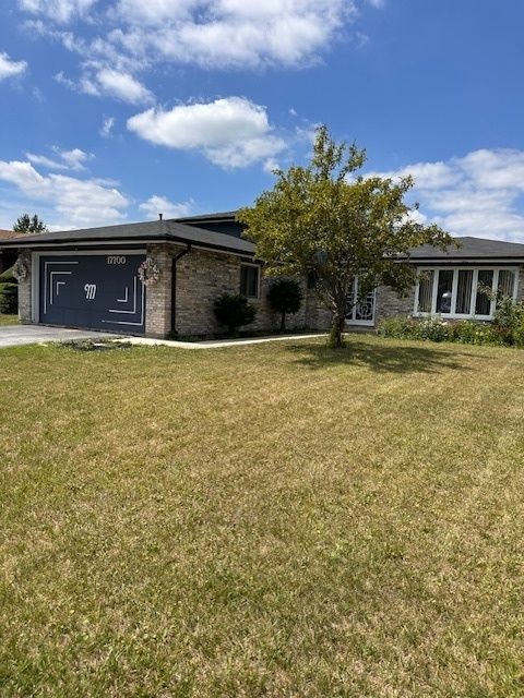 17700 Oakwood Avenue — Country Club Hills, IL 60478