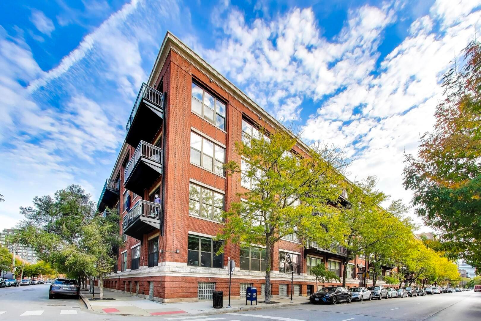 1040 W Adams Street #374 — Chicago, IL 60607