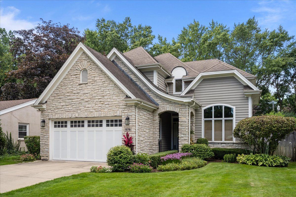 676 Deerpath Drive, Deerfield, IL 60015