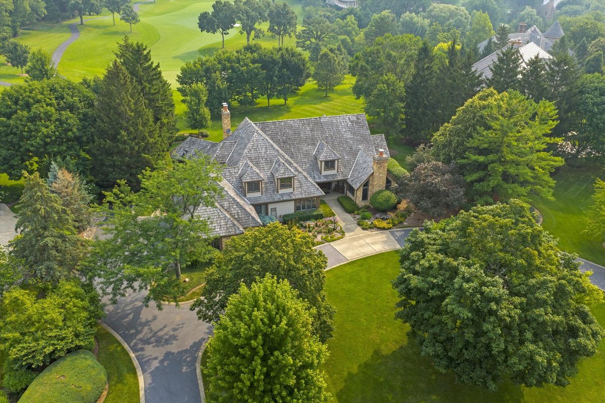 18 S Wynstone Drive, North Barrington, IL 60010