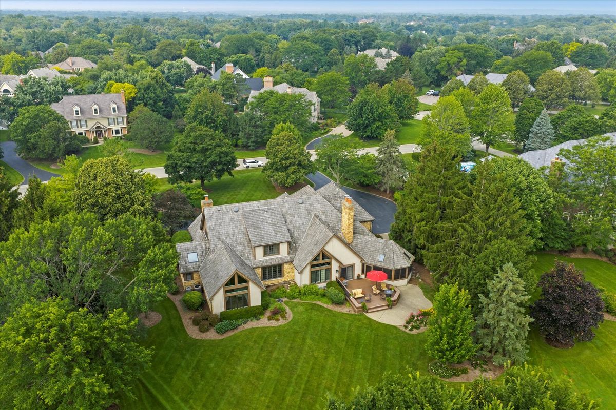 18 S Wynstone Drive, North Barrington, IL 60010