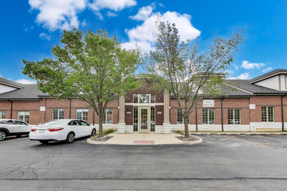 135 Rand Road, Arlington Heights, IL 60004