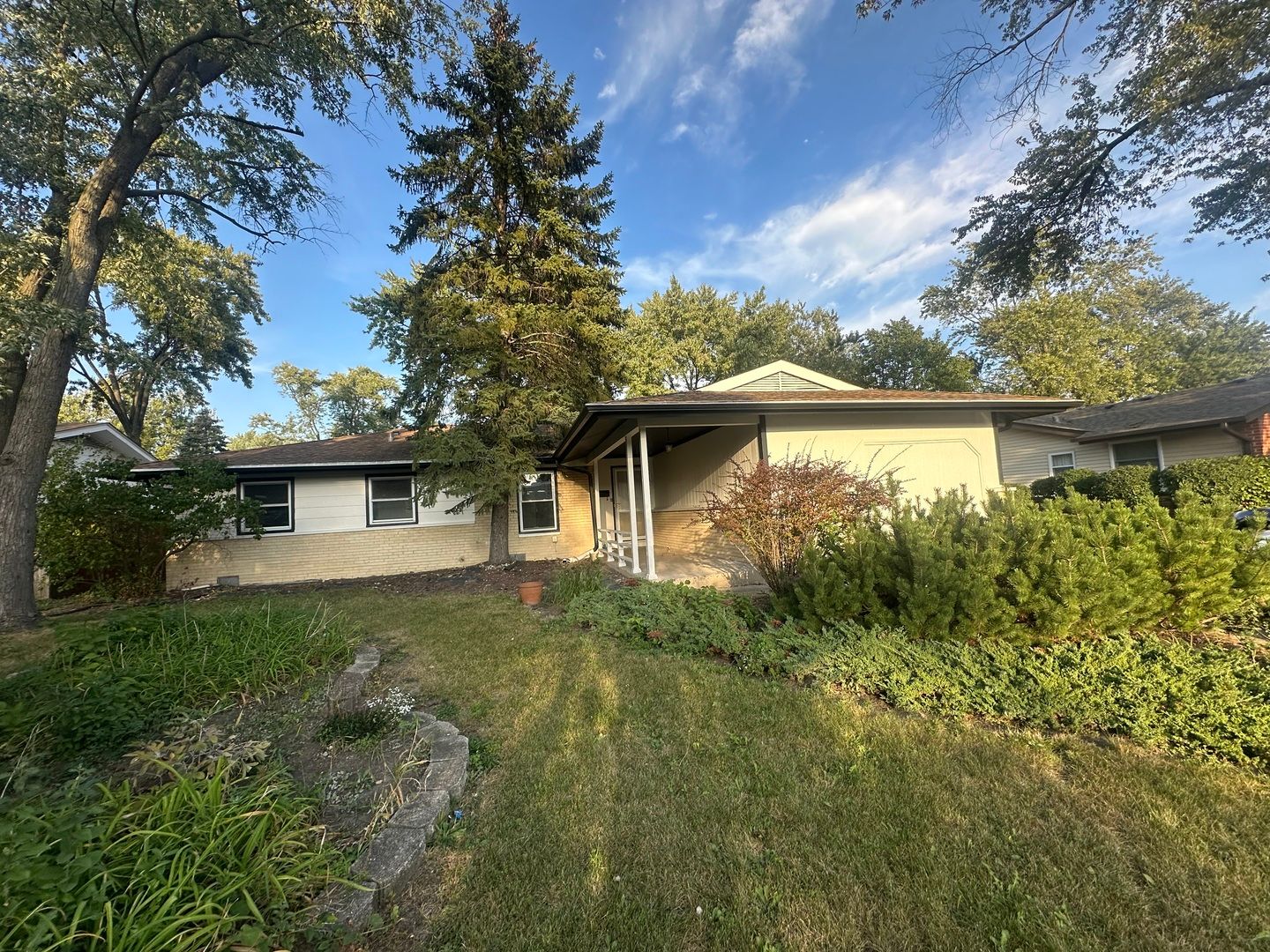 595 W Elk Grove Boulevard — Elk Grove Village, IL 60007
