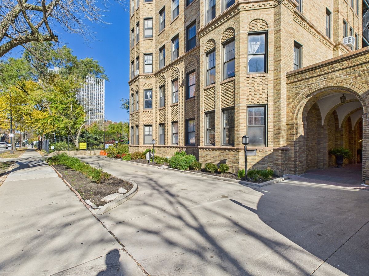 7321 South Shore Drive, Chicago, IL 60649