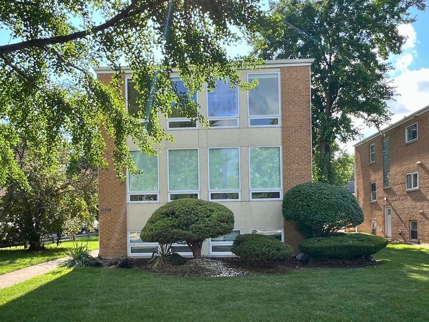3014 Harlem Avenue #1 — Riverside, IL 60546