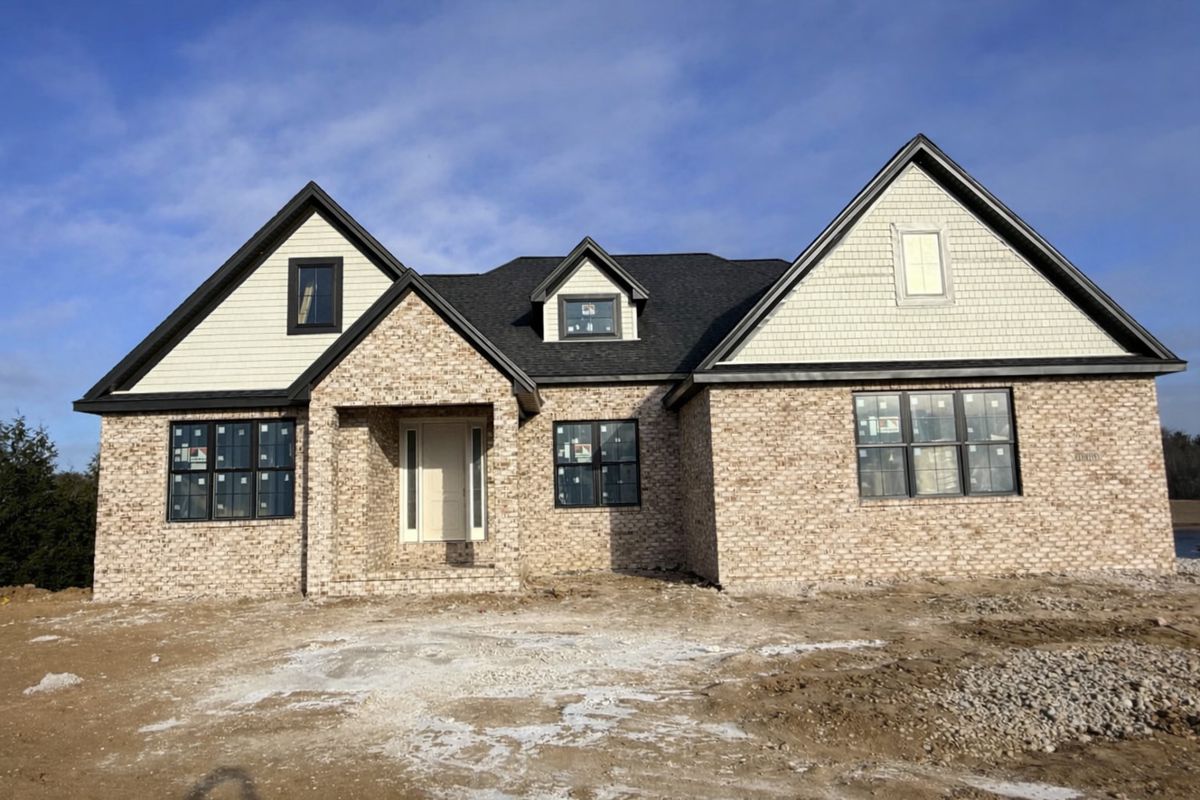 19889 Jared Drive, Bloomington, IL 61705