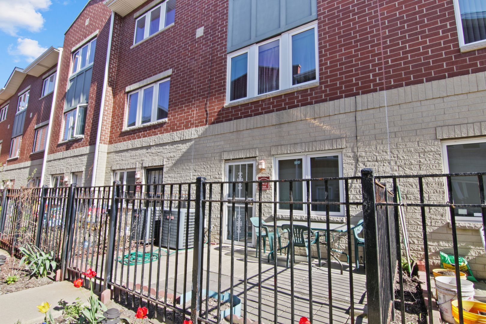 2415 W 32nd Place — Chicago, IL 60608
