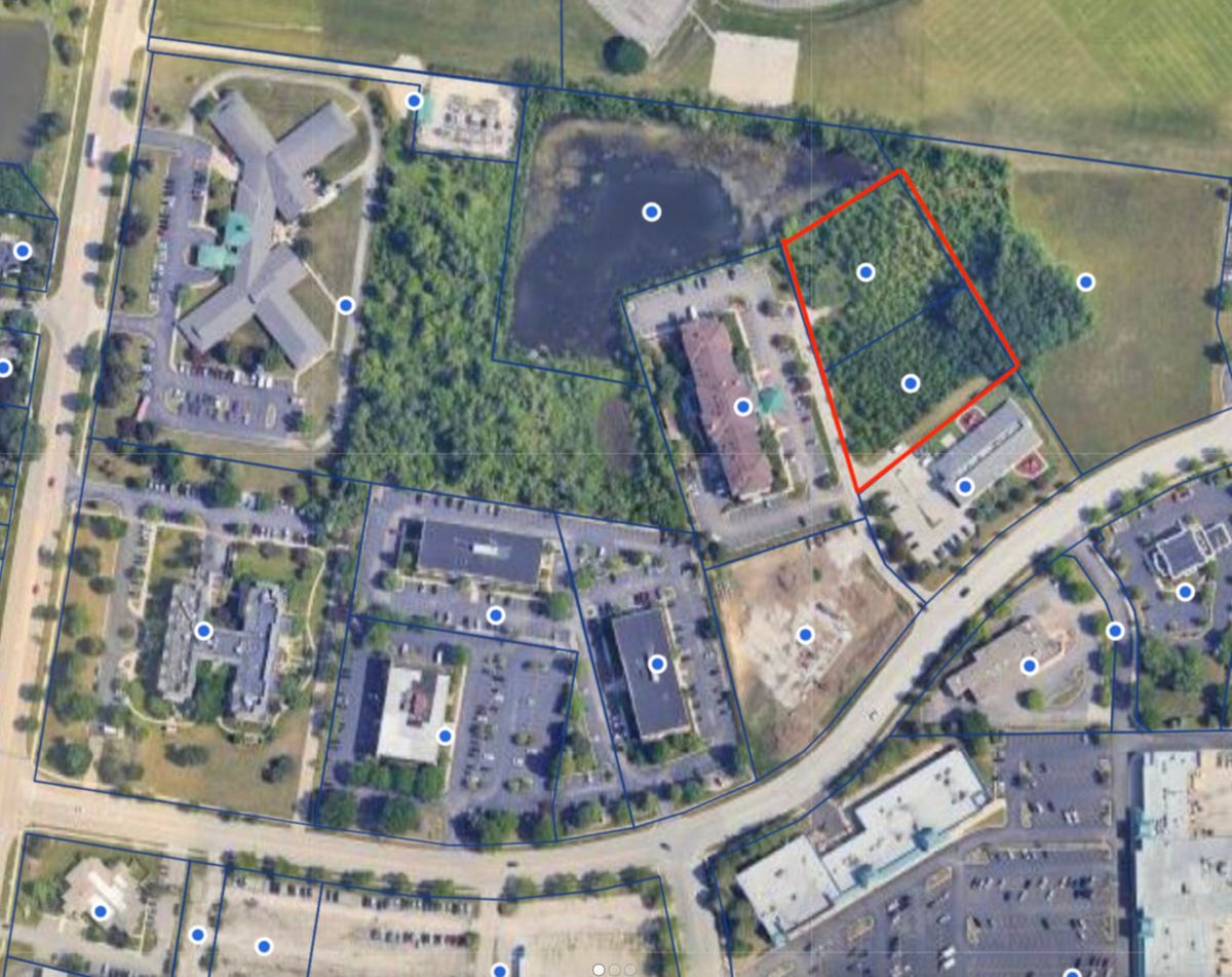 740 COURTYARD Drive, St. Charles, IL 60174