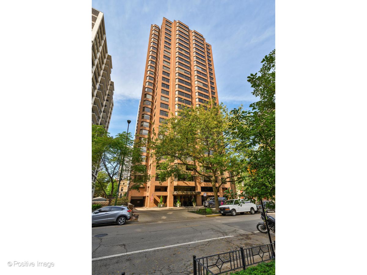 1410 State Parkway, Chicago, IL 60610