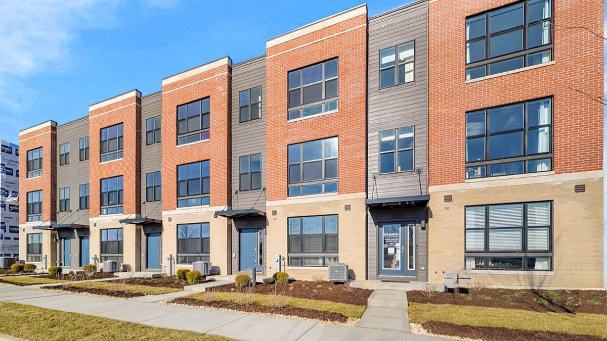384 Summit Circle — Lombard, IL 60148