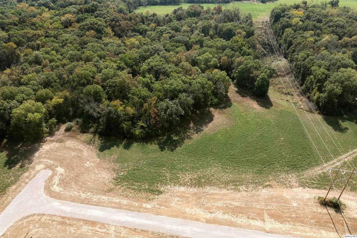 5910 Orchards Edge Lane, Quincy, IL 62305