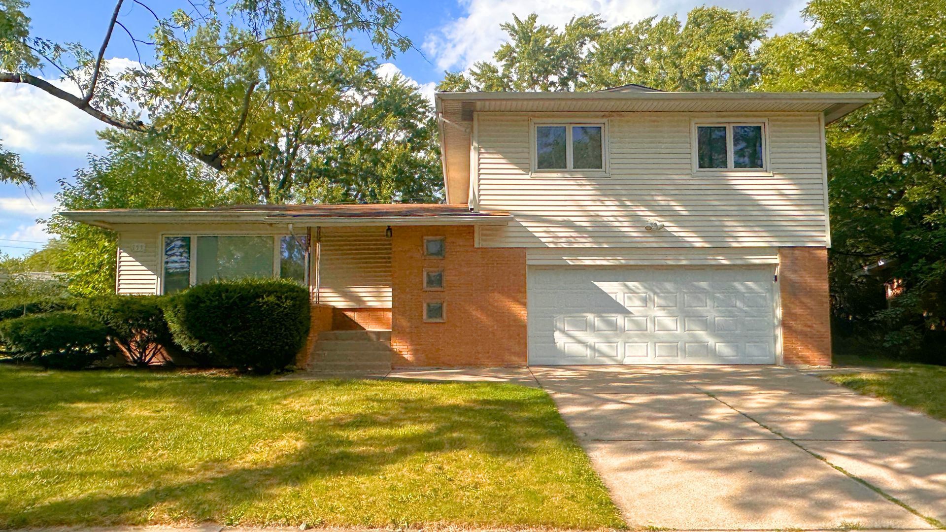 159 Pleasant Drive — Chicago Heights, IL 60411