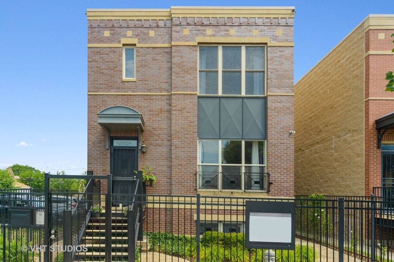 2042 W Warren Boulevard — Chicago, IL 60612