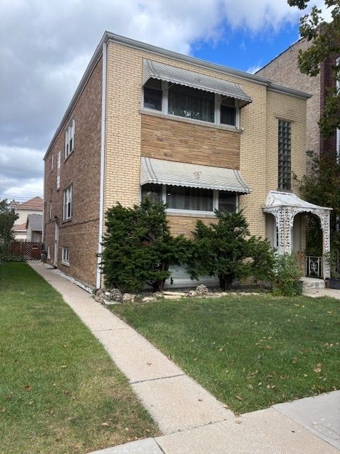 5354 W Montrose Avenue — Chicago, IL 60641