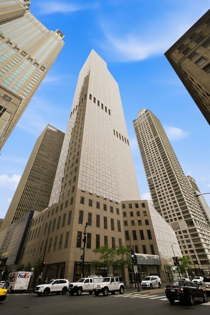 950 N Michigan Avenue #4704 — Chicago, IL 60611