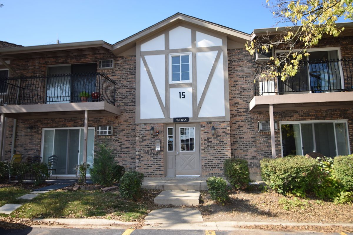 9S120 Lake Drive, Willowbrook, IL 60527