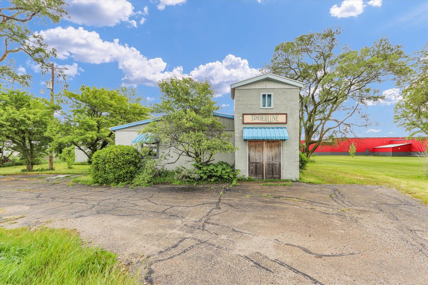 4904 N Cunningham Avenue — Urbana, IL 61802