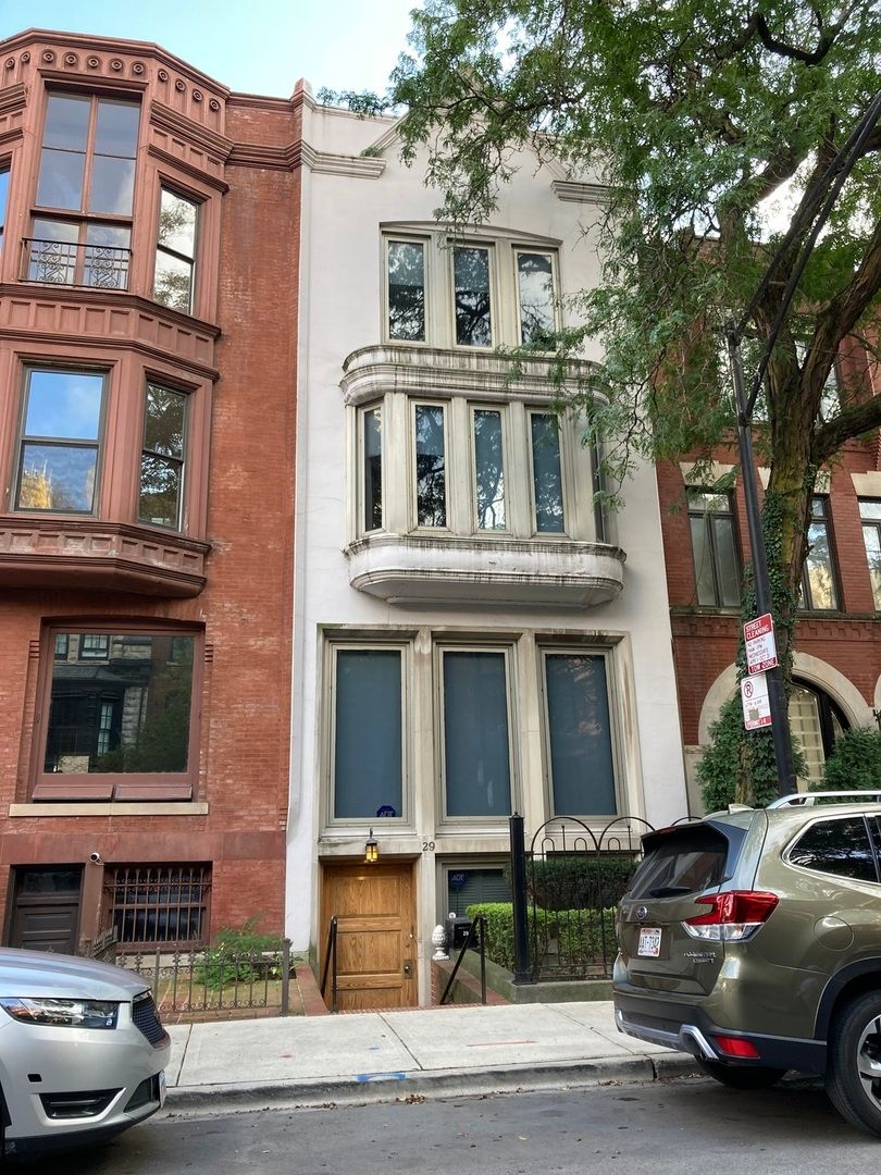 29 E Scott Street — Chicago, IL 60610