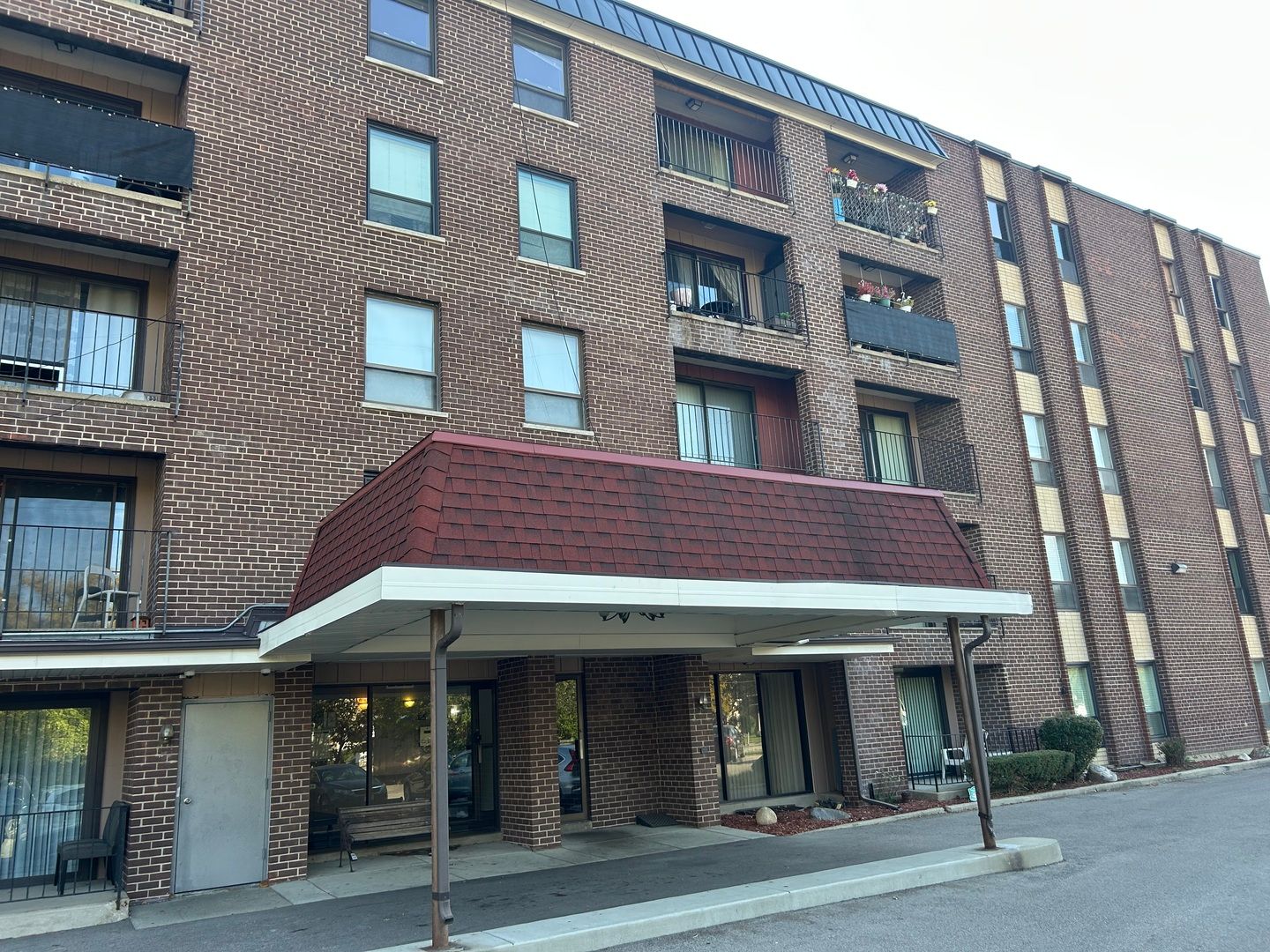 6330 LINCOLN Avenue #3J — Morton Grove, IL 60053