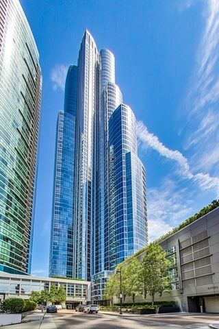 1211 S Prairie Avenue #5400 — Chicago, IL 60605