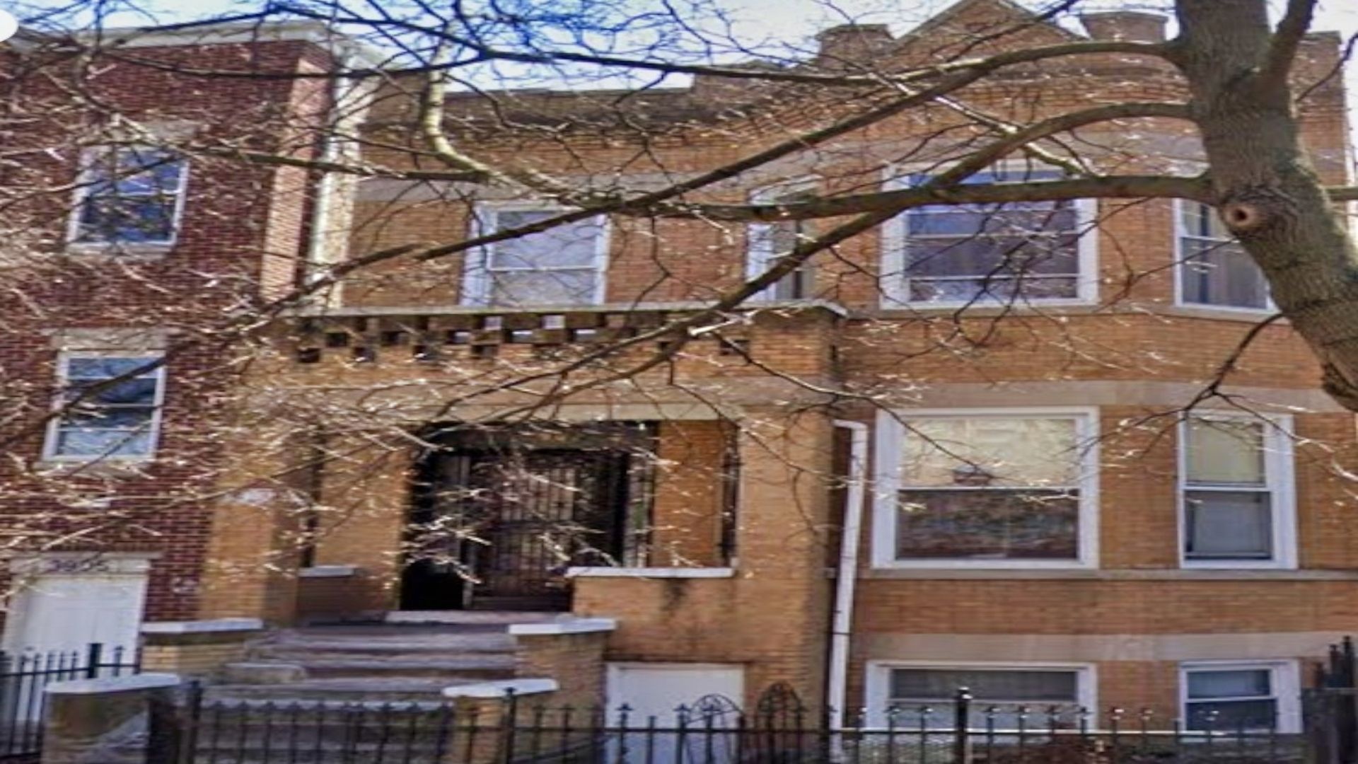 3907 W Van Buren Street — Chicago, IL 60624