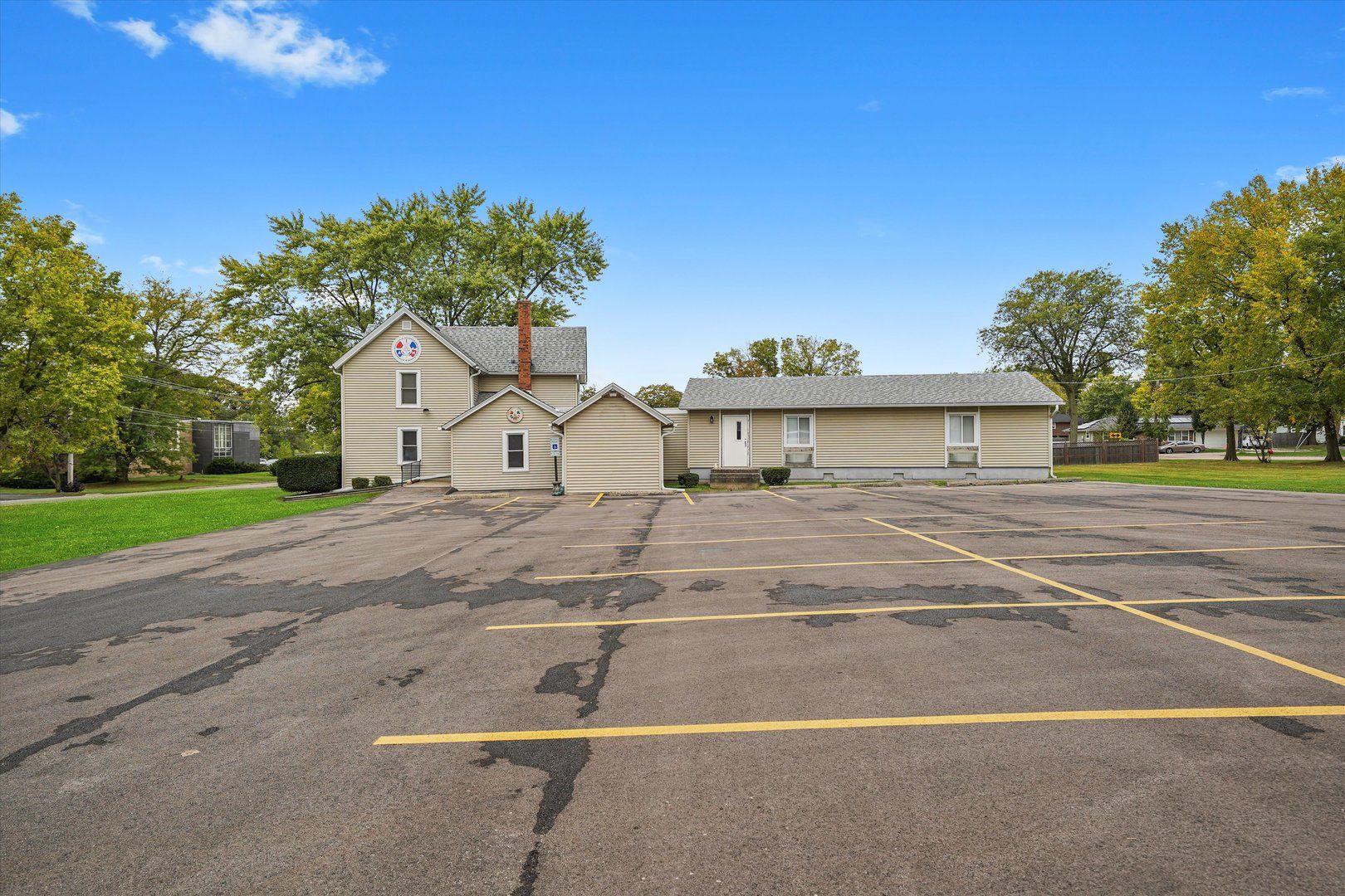 412 hankes Avenue — Aurora, IL 60505