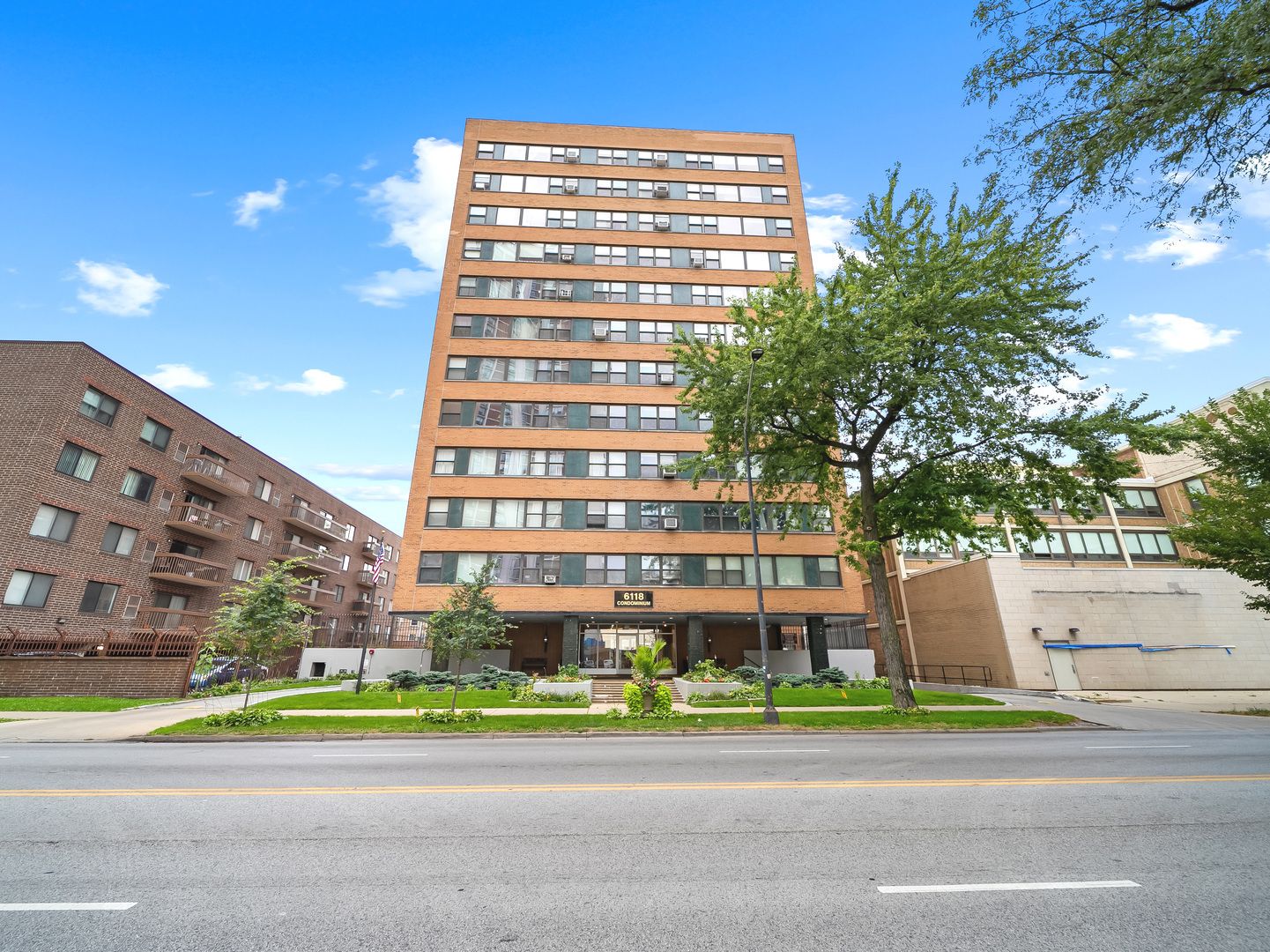 6118 N Sheridan Road #1008 — Chicago, IL 60660