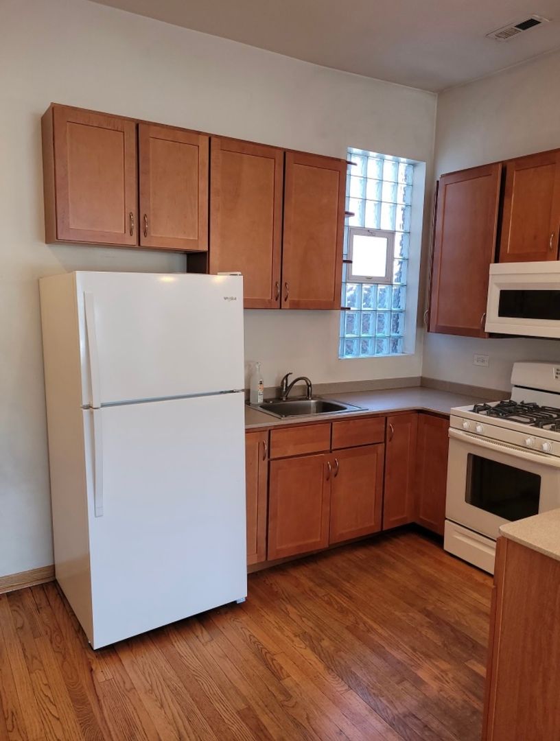 2350 W Grand Ave, Chicago, IL — photo 3