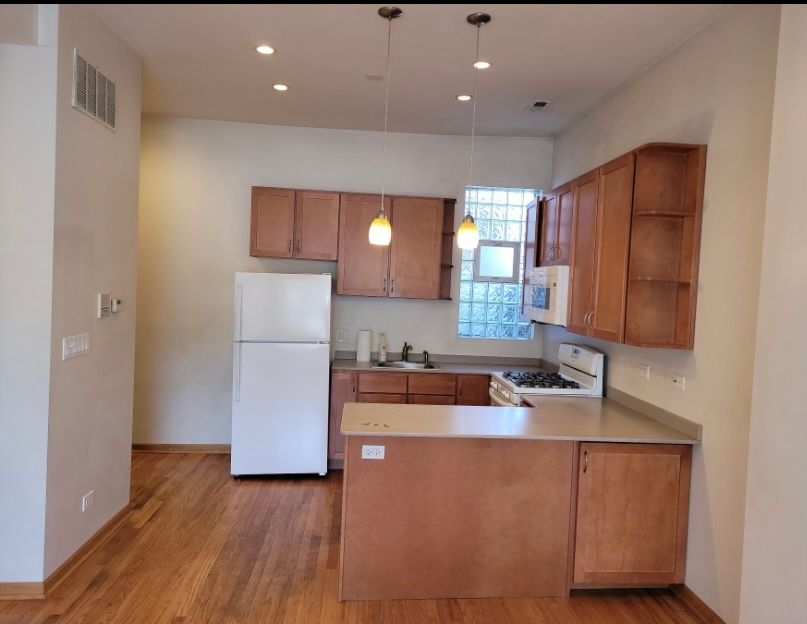 2350 W Grand Ave, Chicago, IL — photo 2