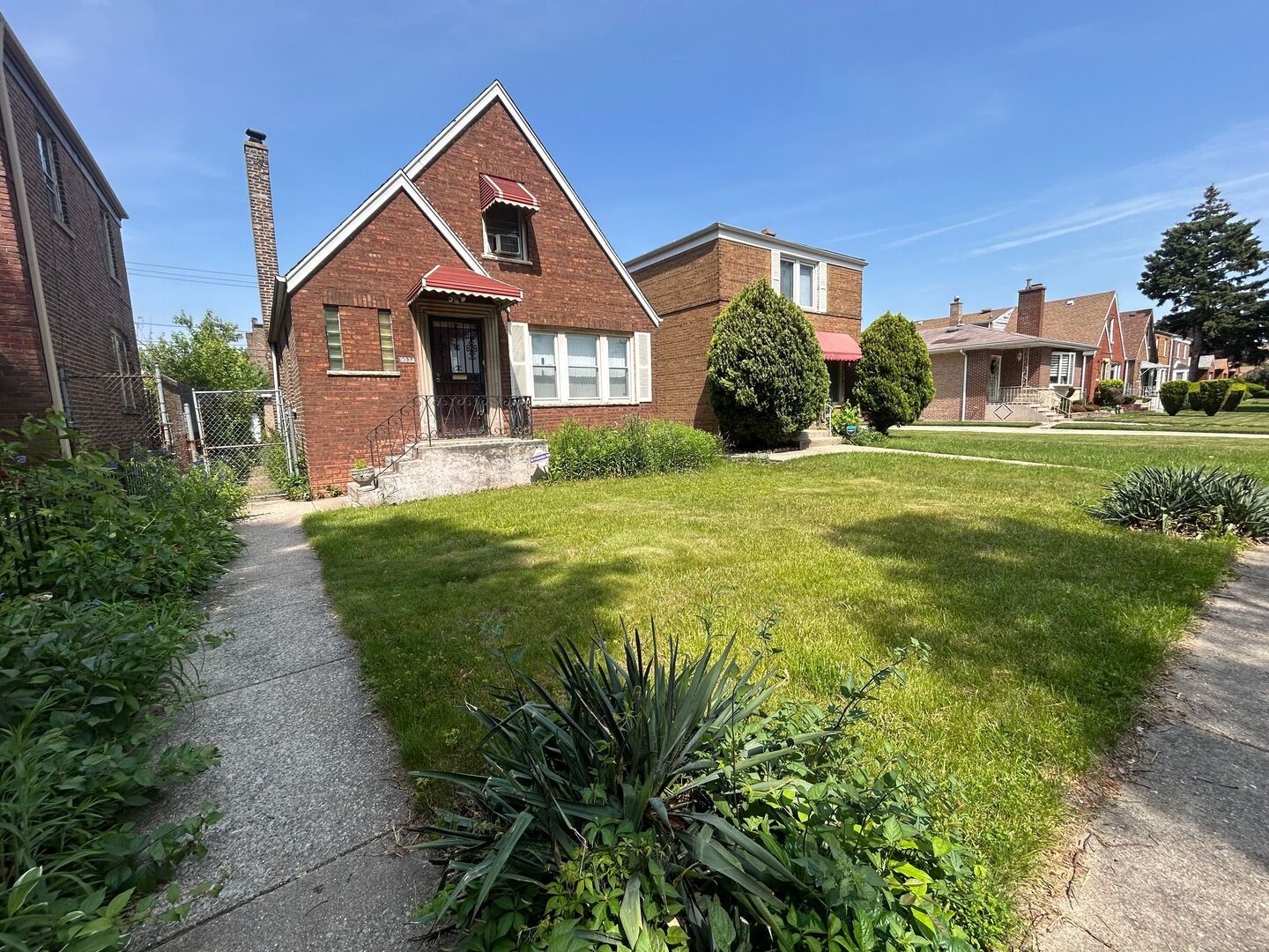 9034 S Harper Avenue — Chicago, IL 60619