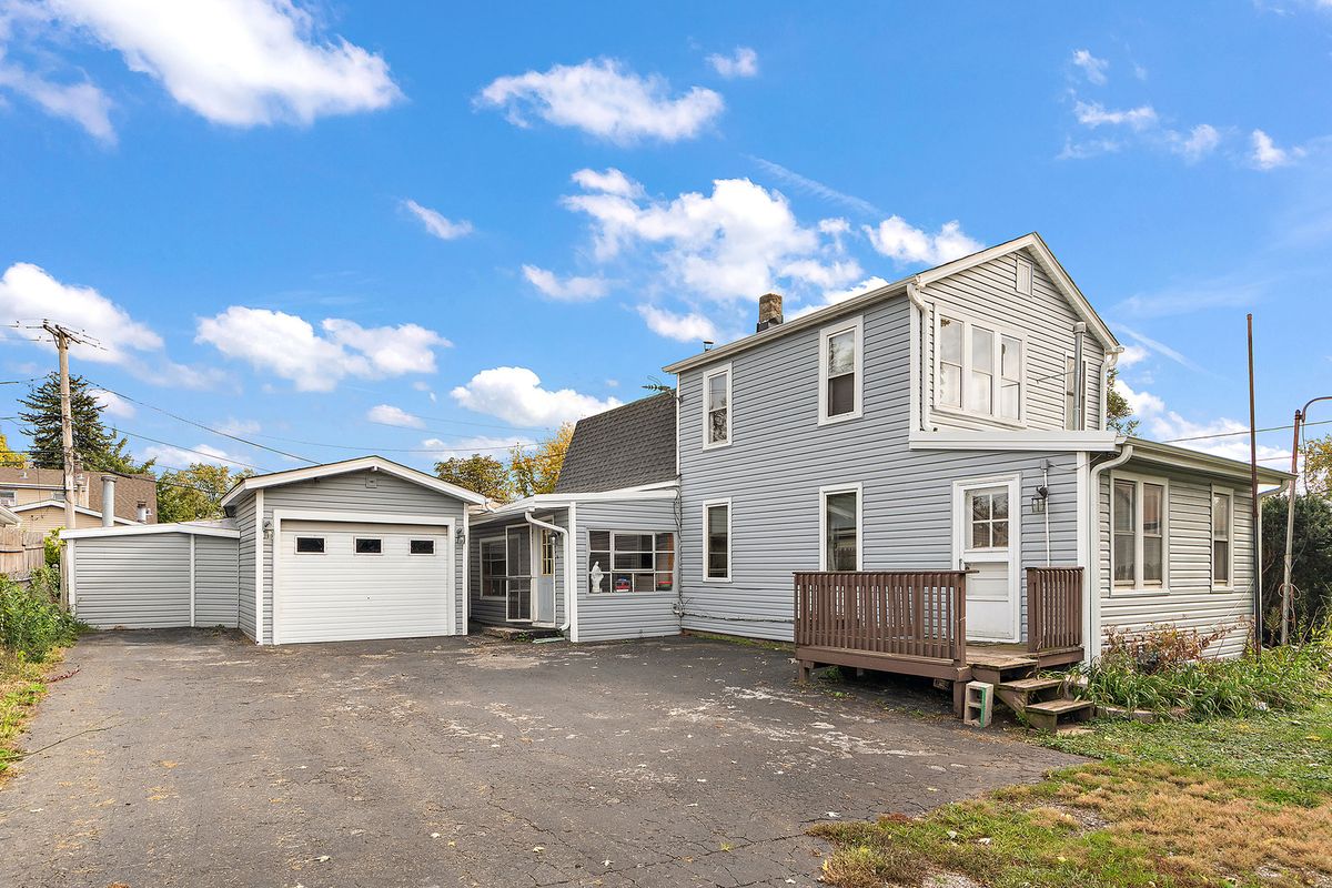 9827 Melvina Avenue, Oak Lawn, IL 60453