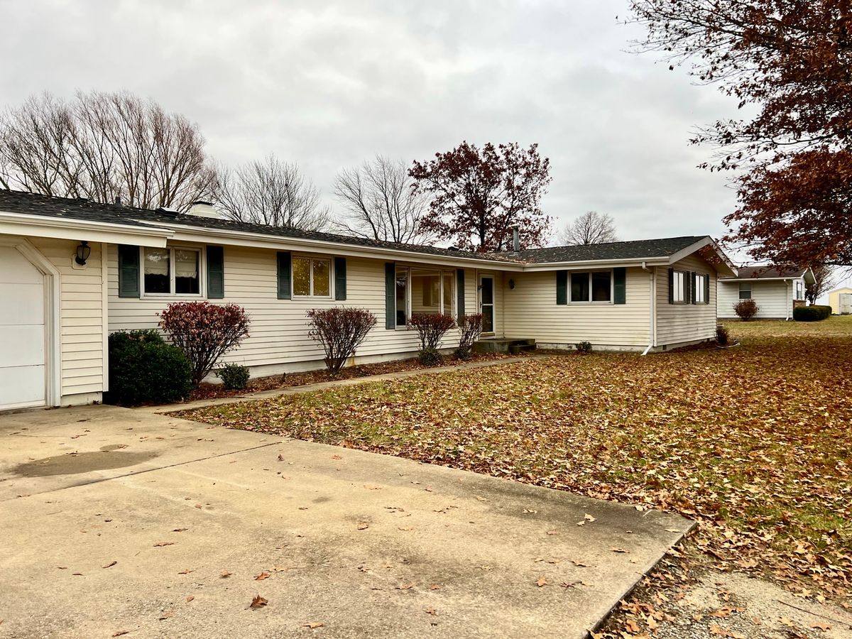 106 Lakeview Drive, Gibson City, IL 60936