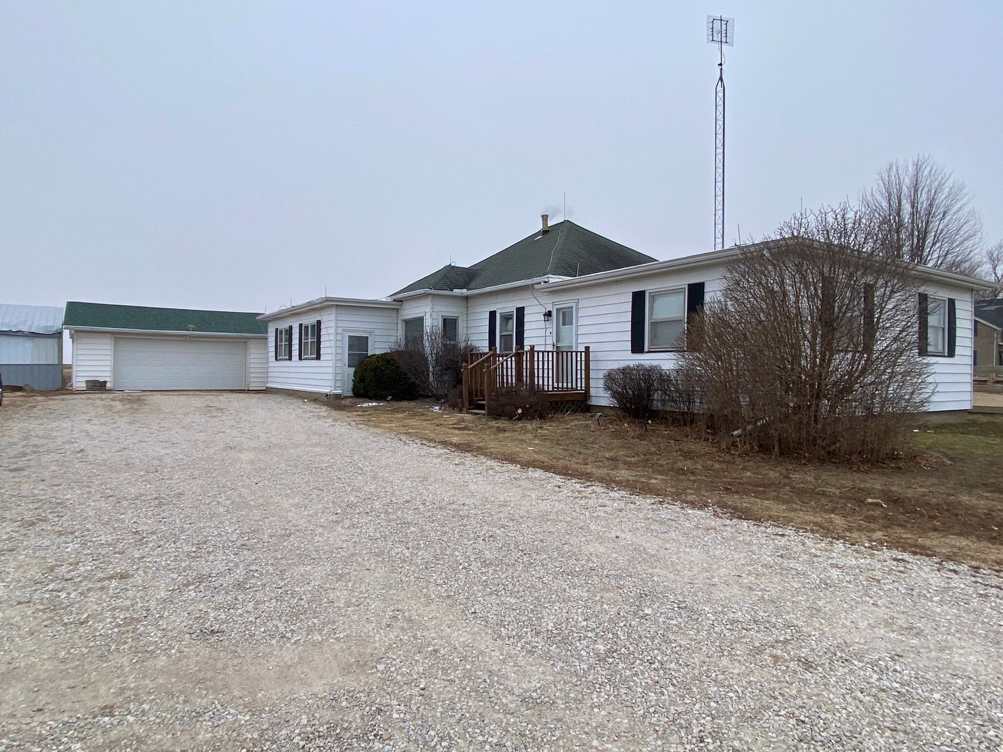 82 N 23rd Road — Peru, IL 61354