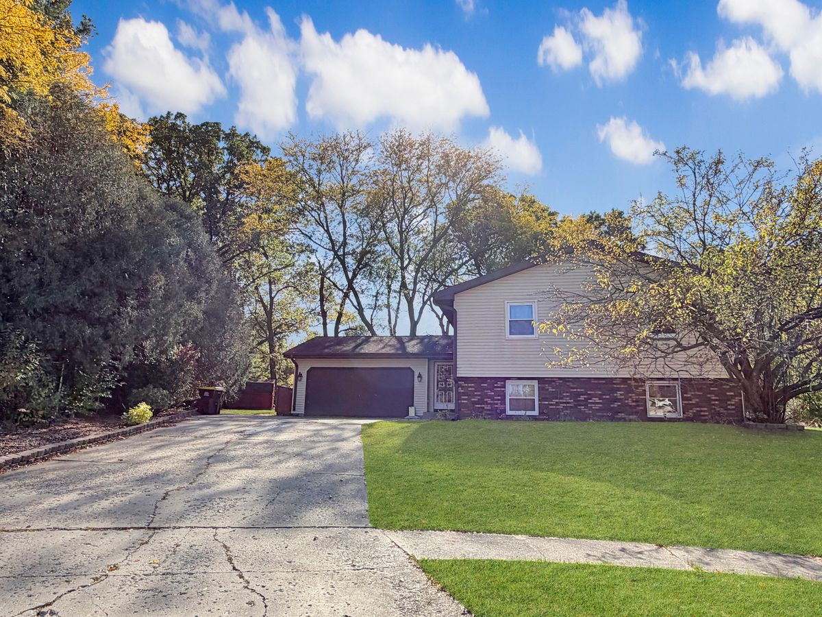 2041 Winchester Drive, Freeport, IL 61032