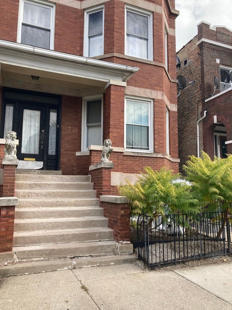 2239 S Central Avenue — Cicero, IL 60804