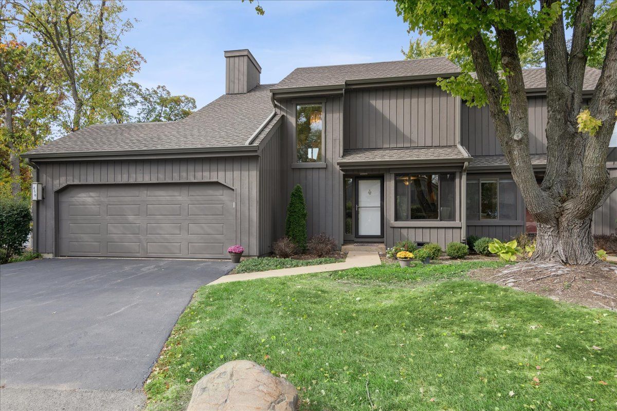 450 Woodview Road, Lake Barrington, IL 60010