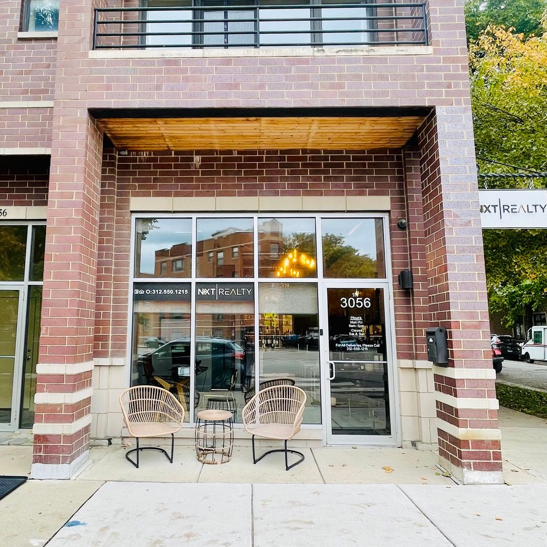 3056 N Oakley Avenue #1N — Chicago, IL 60618