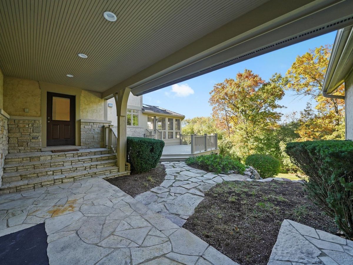 79 S Wynstone Drive, North Barrington, IL 60010