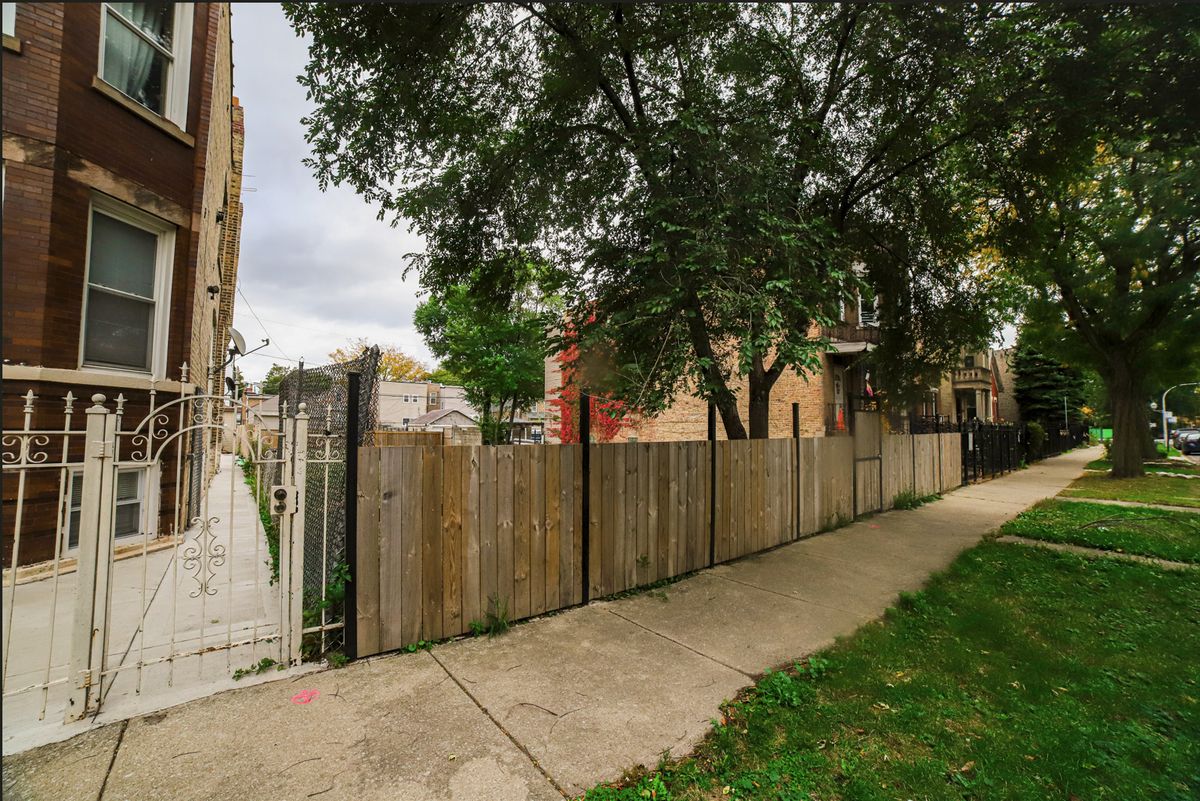 931 Lawndale Avenue, Chicago, IL 60651