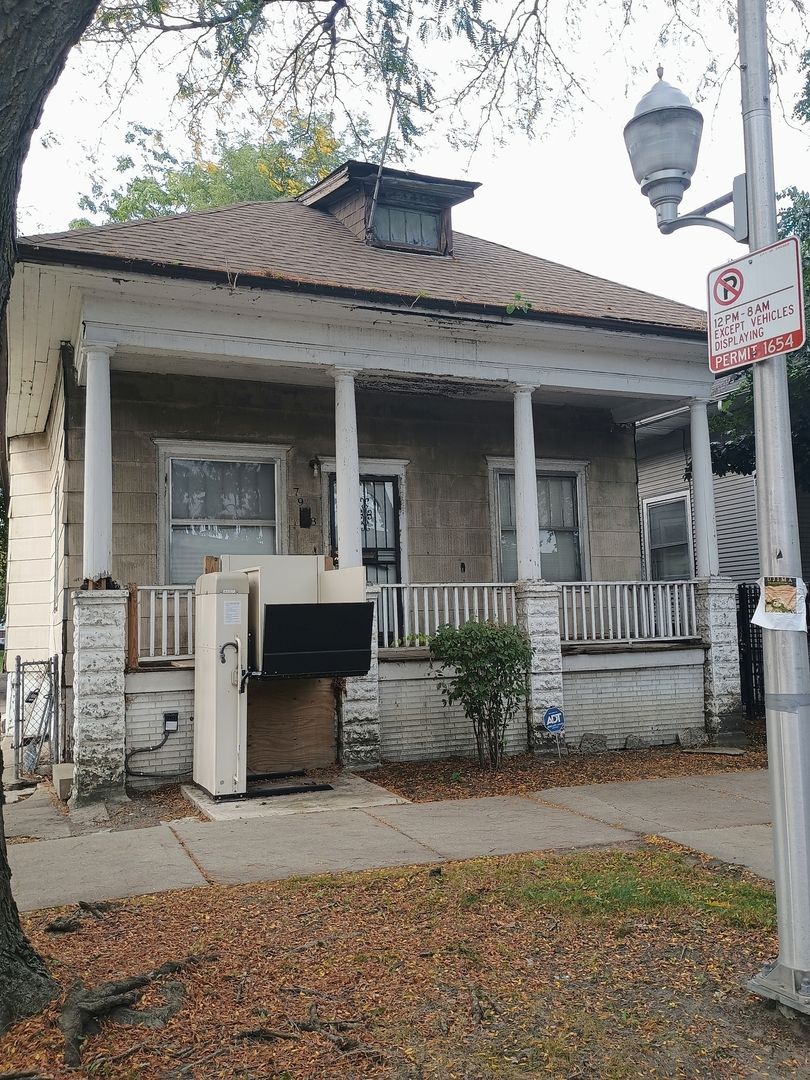 7928 Dobson Avenue, Chicago, IL 60619